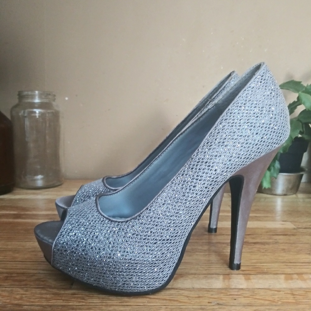 Chinese Laundry Holliston Peep toe Pumps Sz 7